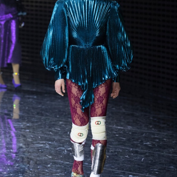 Gucci GG Logo Runway Knee pads - Picture 2 of 6